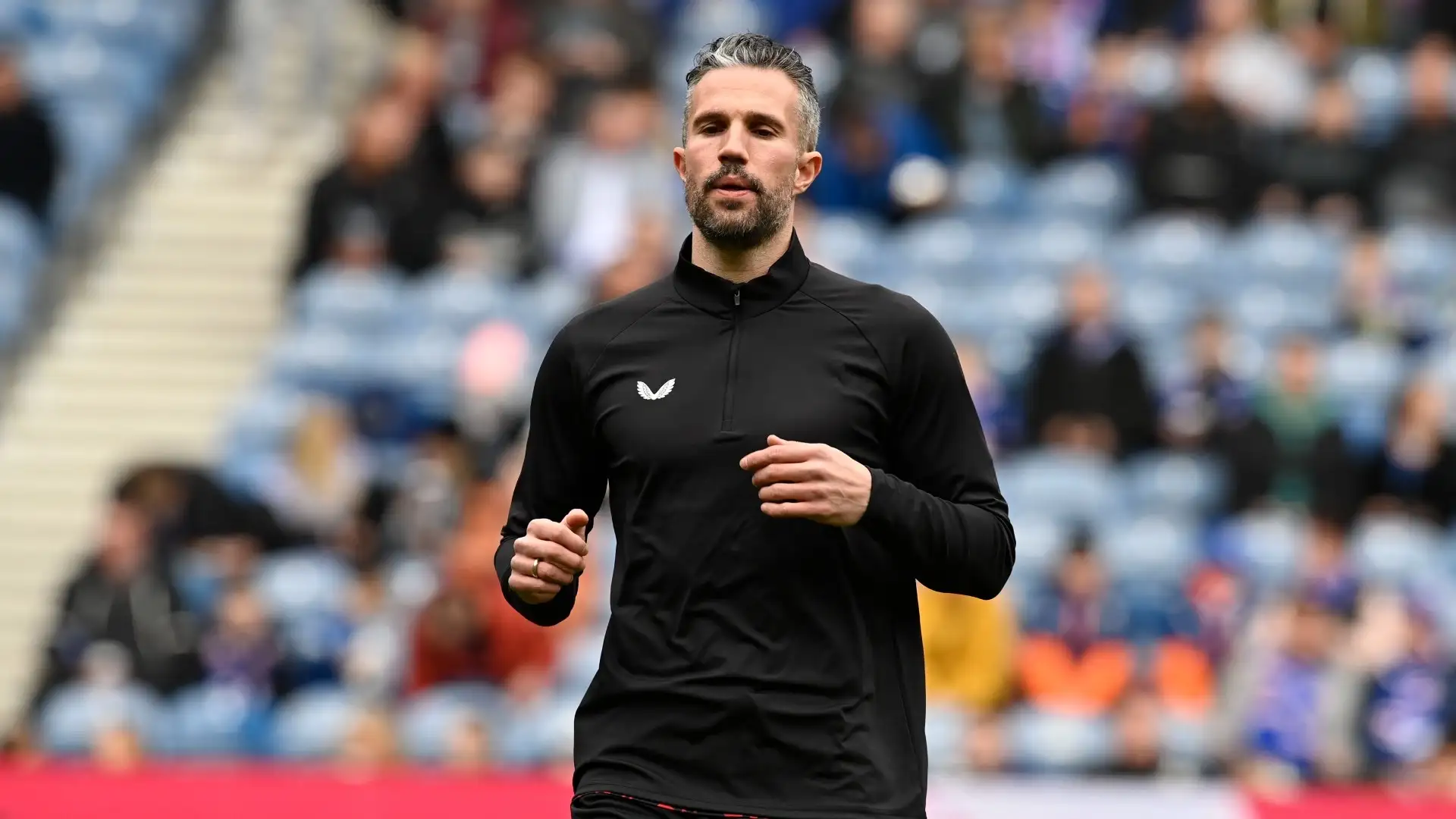 目前在荷甲执掌 费耶诺德 的荷兰足球名宿范佩西近日接受了《泰晤士报》的专访。以下是采访内容。