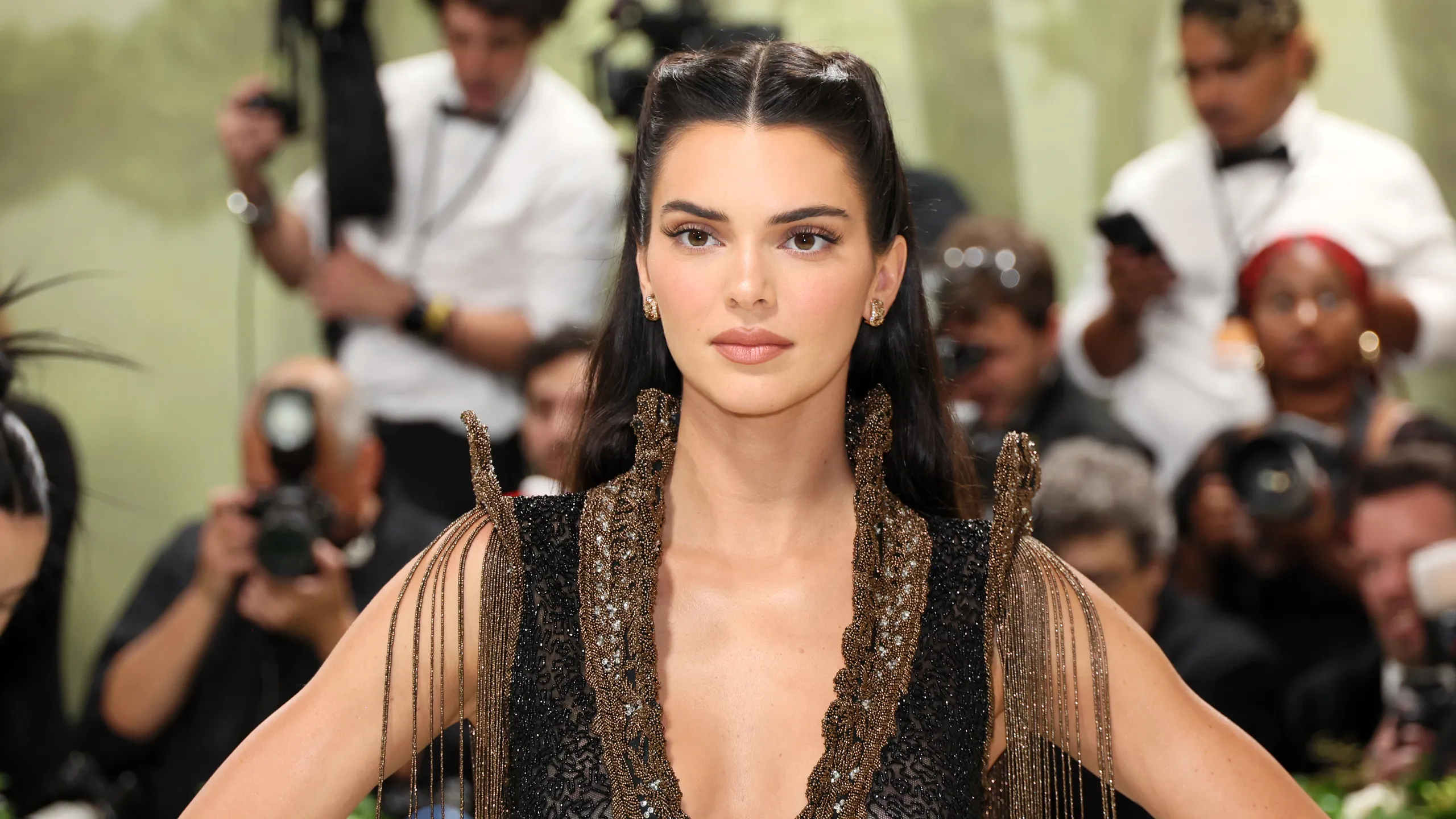 Kendall Jenner 与 NBA 球星布克近日在社媒进行暧昧互动