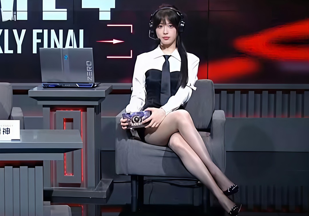 《永劫无间》 电竞 赛事女解说被批穿衣暴露后直接「黑化」