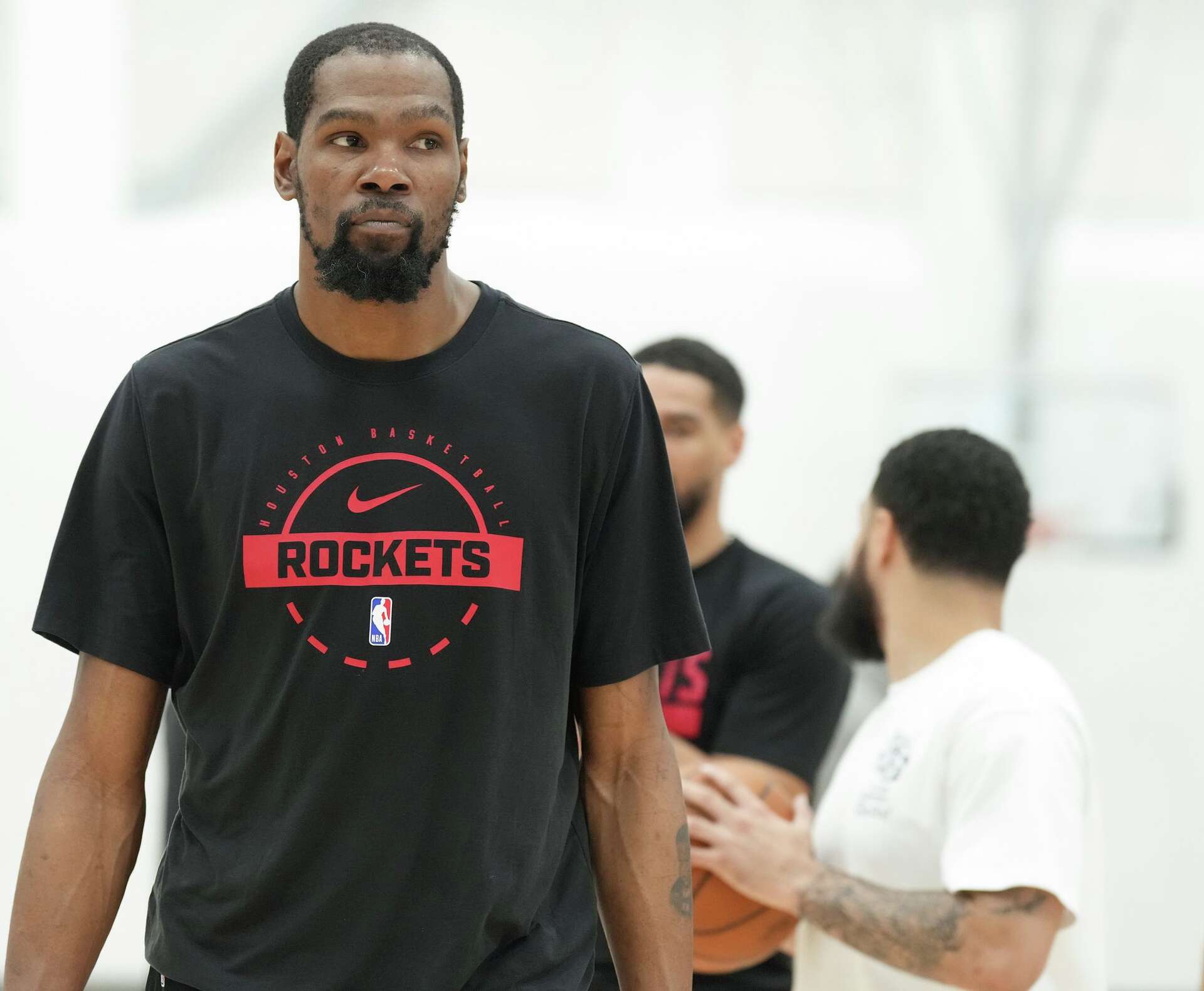 NBA 火箭杜兰特右膝髌腱处有严重挫伤，G2能否出战尚不确定