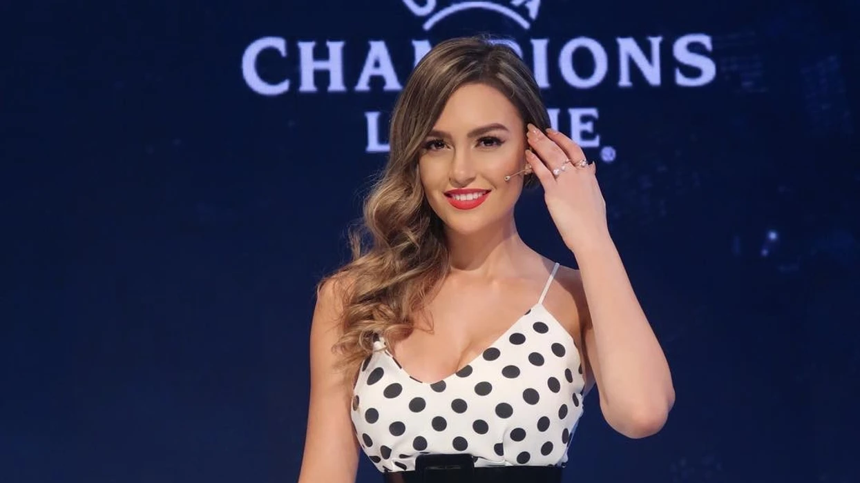 阿尔巴尼亚 世界杯 美女 主持身着抹胸黑裙惊艳亮相