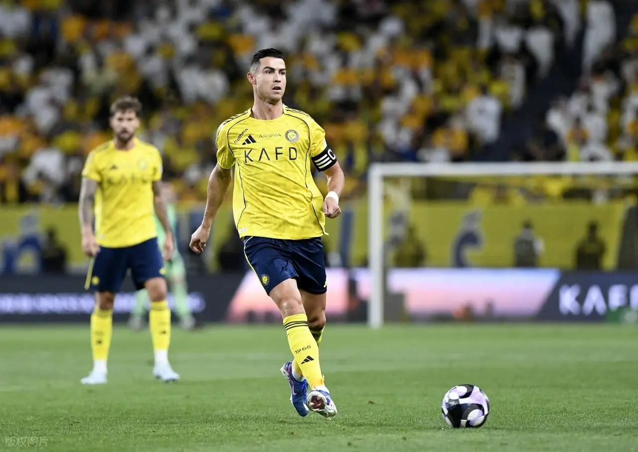 C罗攻入 足球 职业生涯第125个头球却针对联赛风气炮轰